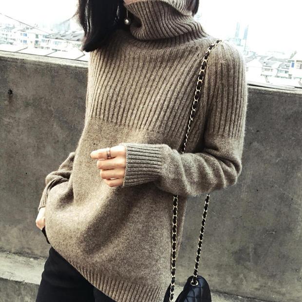 Designer - turtleneck sweater 